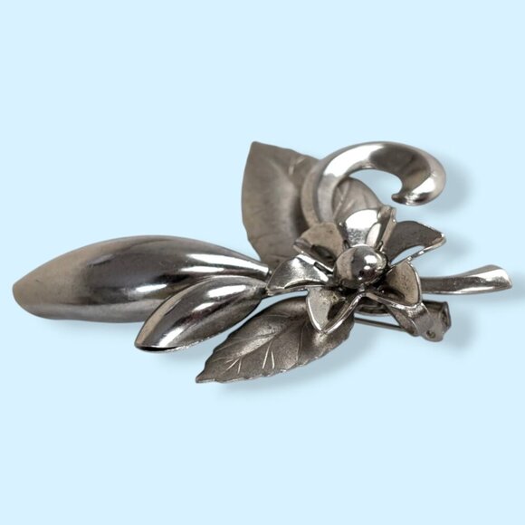 (2/$20) Vintage Silver Tone Floral Brooch - Picture 2 of 6